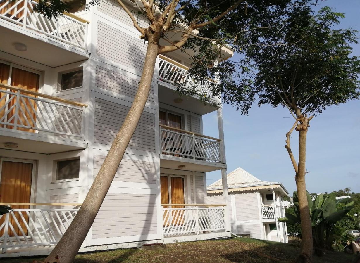 Le Petit Eden - Residence 3 Etoiles - Piscine Et Plage "Le Manganao" Saint-Francois  Exterior photo